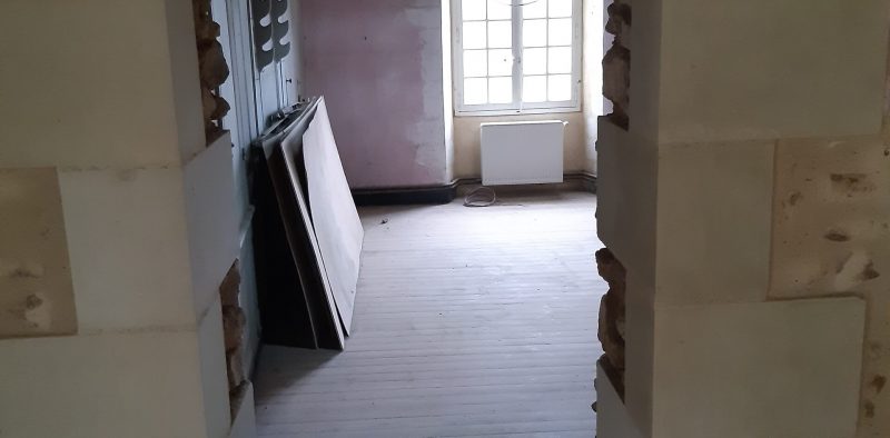 Création d'ouverture avec linteau chêne et jambages en tuffeau